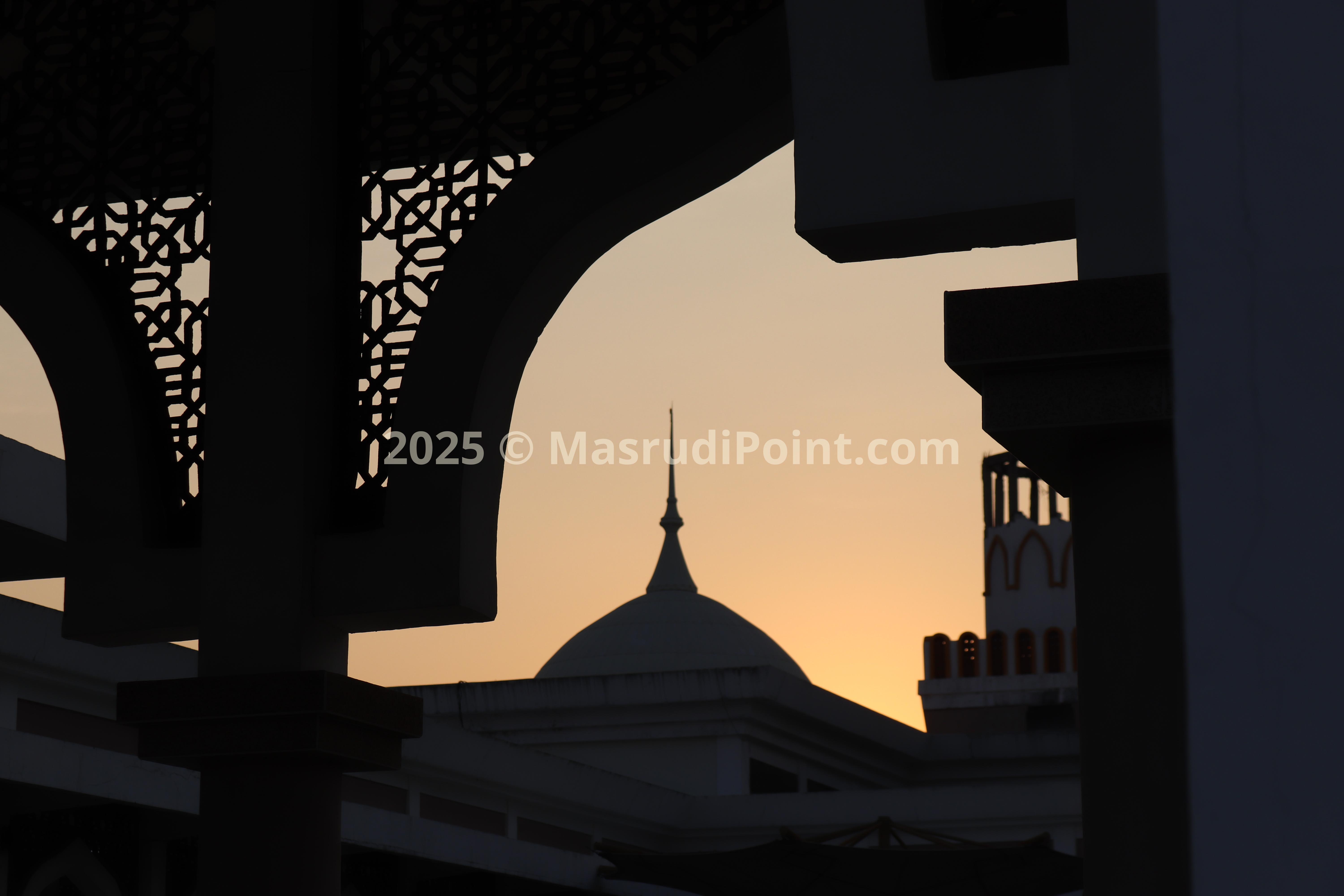 ORNAMENTS OF THE ICLAMIC CENTER MOSQUE INDRAMAYU, INDONESIA